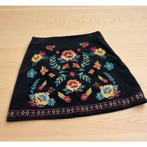 Embroidered Floral Mini Skirt Black Velvet Summer Fall School Size Medium